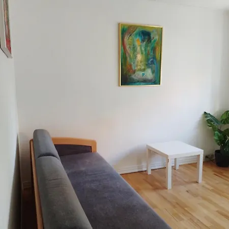 Apartment 2 Bedroom In With Free Parking